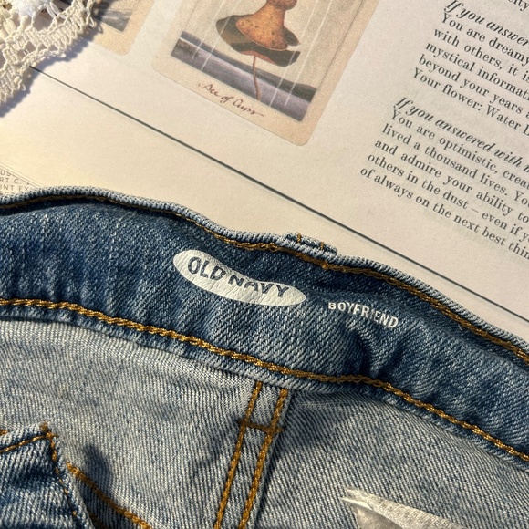 American Eagle distressed boyfriend shorts - Picture 3 of 4